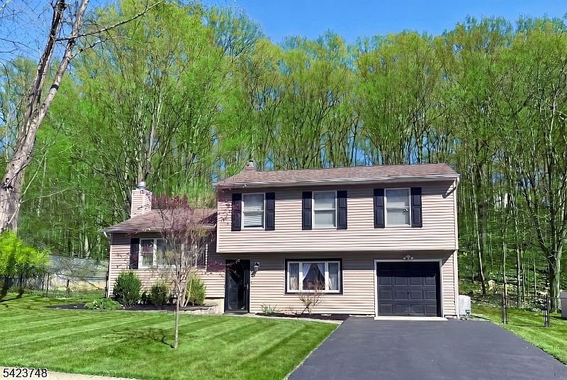 1st image of 41 Dell Rd