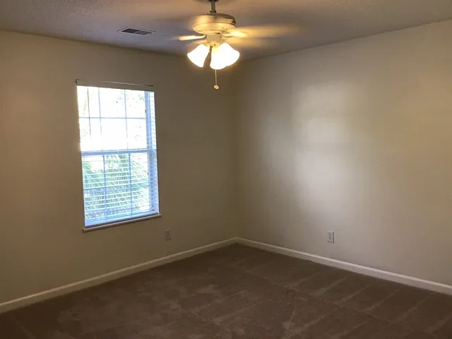 323 Aberdeen Cir — Photo 22