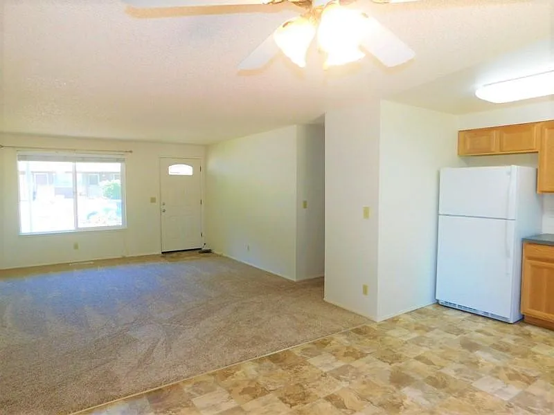 3 bed, 1008 sqft, $1,595 — Photo 2