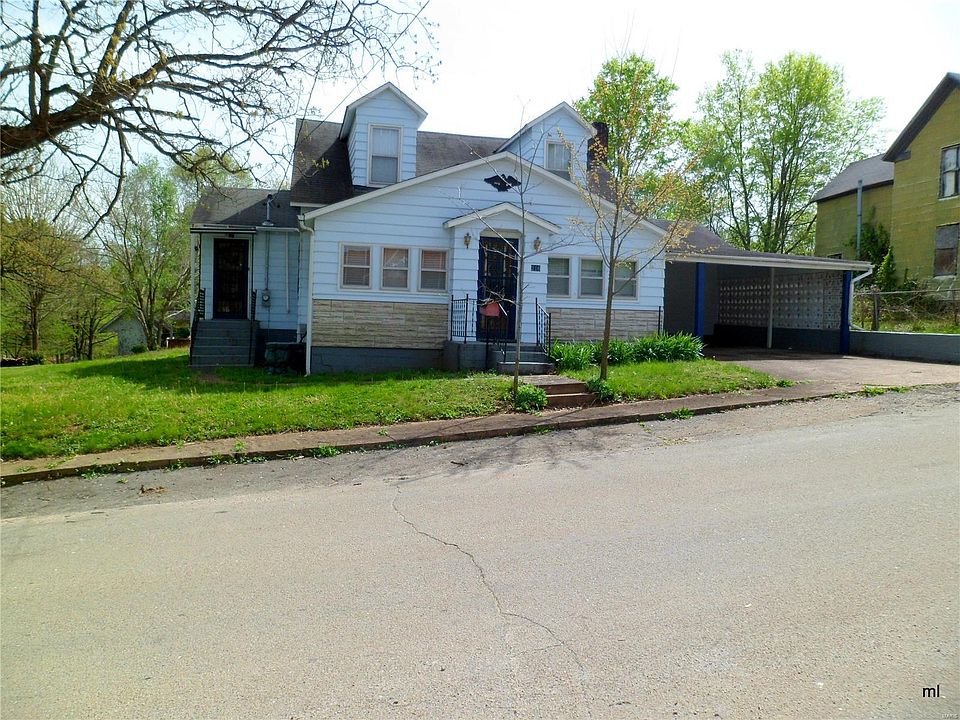 1st image of 216 E 9th St