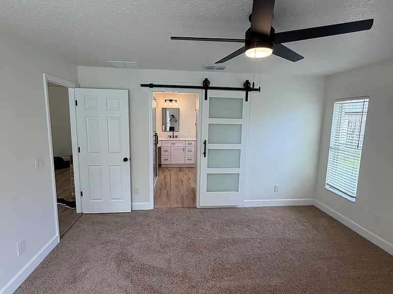 2921 Blackburn Ave — Photo 5