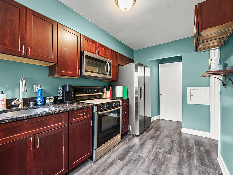 1744 E Broad St — Photo 19