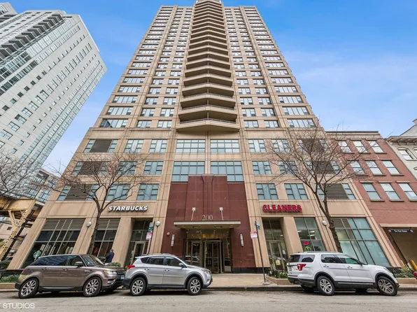 200 N Jefferson St APT 1601, Chicago, IL 60661