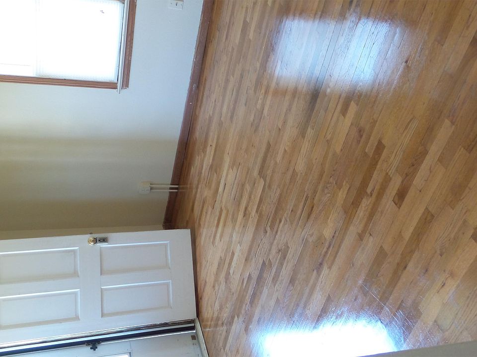2nd image of 825 S Washington St