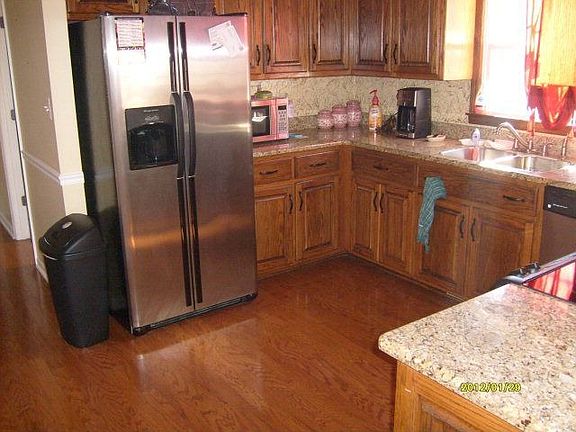 3rd image of 404 Wedgewood Ct