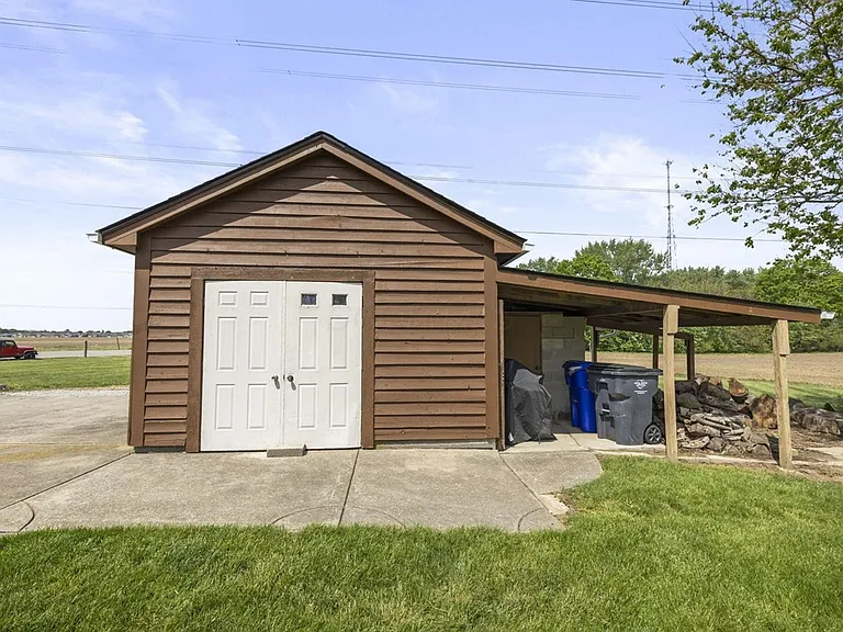 6002 Bowen Rd — Photo 2