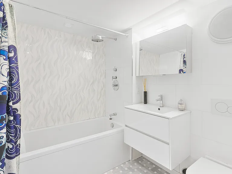 205 E 16th St #4C — Photo 5