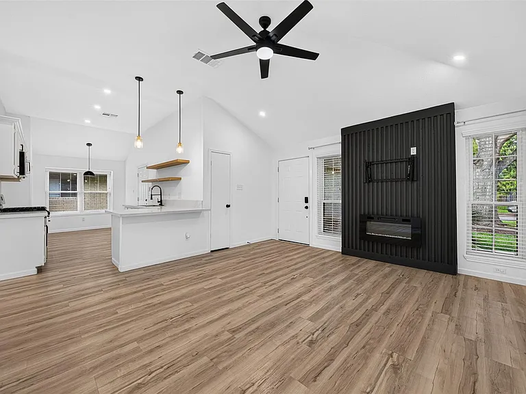17006 Enchanted Cir E — Photo 7