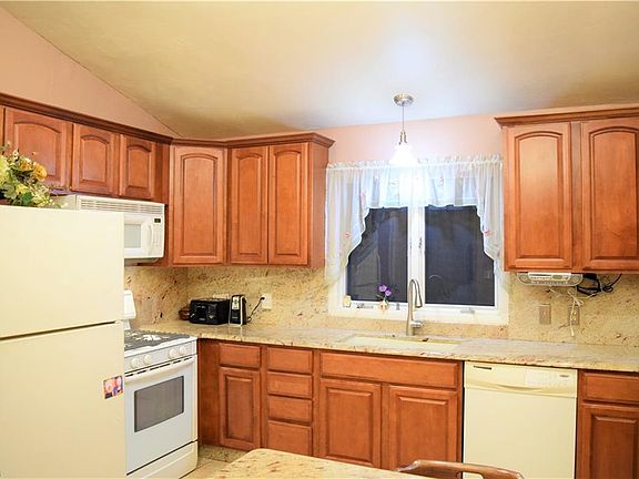 5th image of 3663 Glenmere Dr