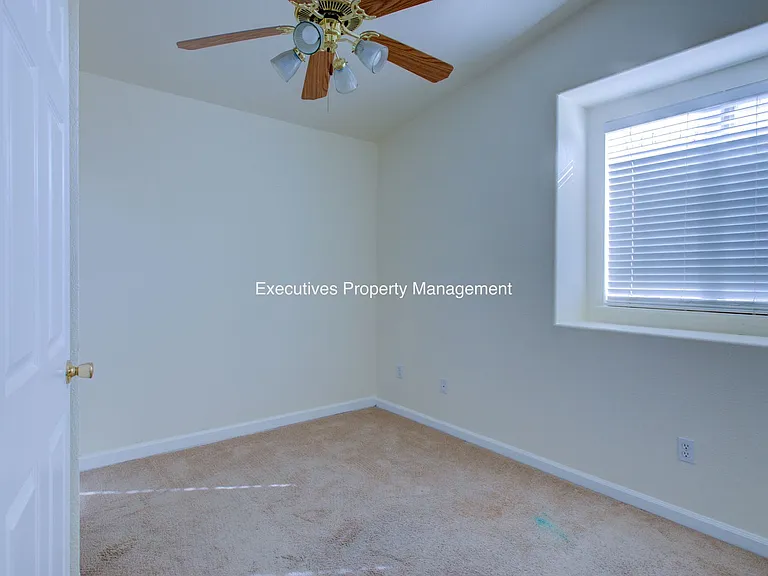 4651 Stern Dr — Photo 8