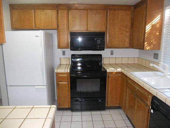 4th image of 6054 Garden Towne Way