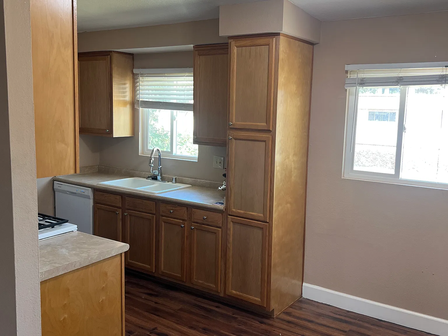 3 bed, 1.5 bath, $2,987 — Photo 2