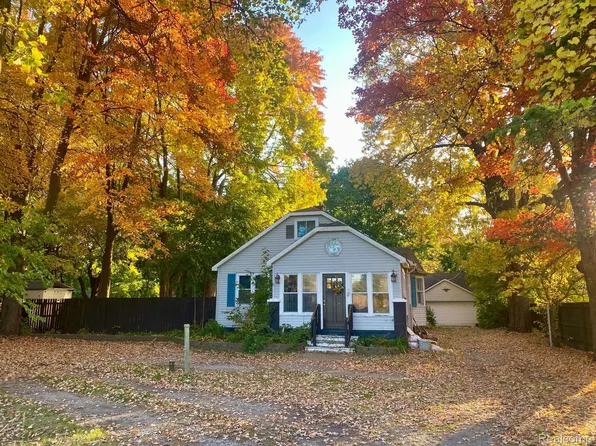 8536 Ortonville Rd, Clarkston, MI 48348