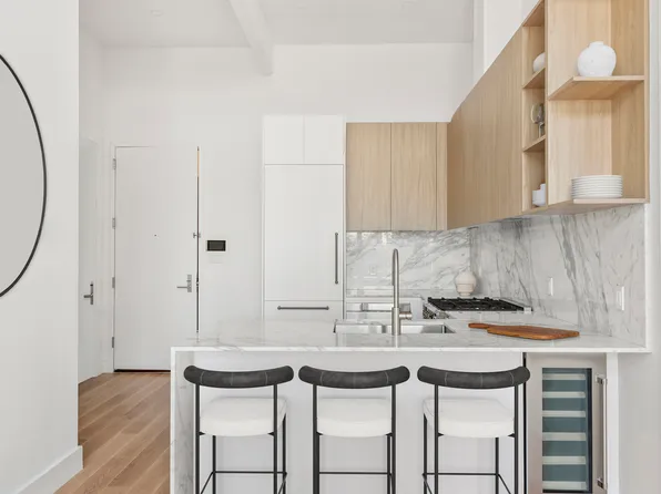 1019 Hancock Street image 3 of 11