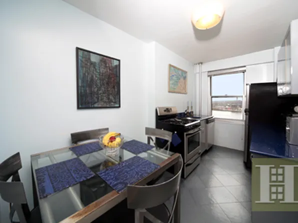 457 Fdr Drive image 1 of 8