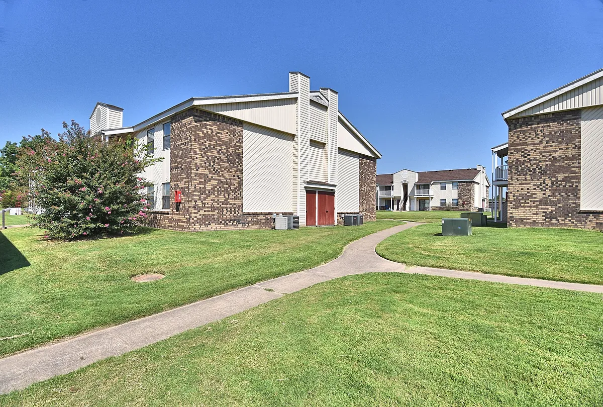 Building Photo - Shady Hollow Apartments