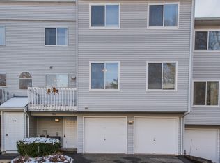 125 Staffordshire Commons Dr, Wallingford, CT 06492
