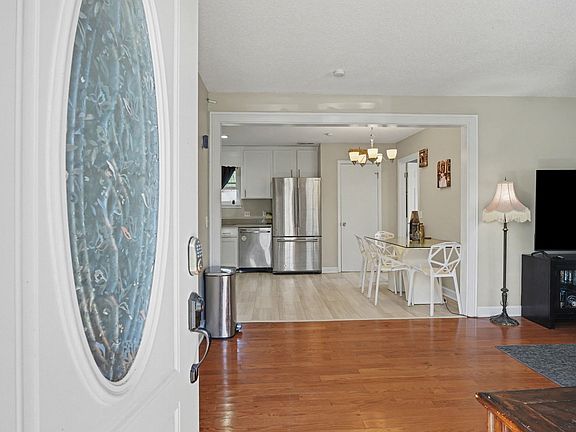 3rd image of 1223 Main St