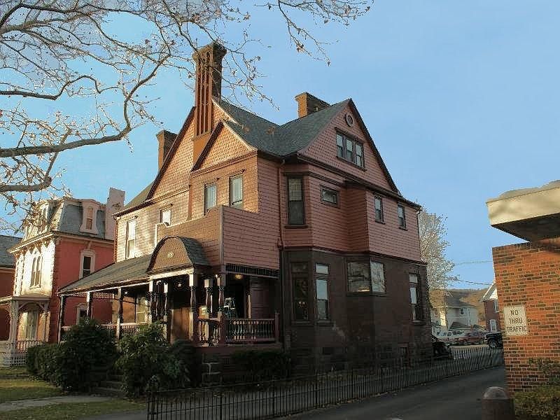 2nd image of 870 W 4th St