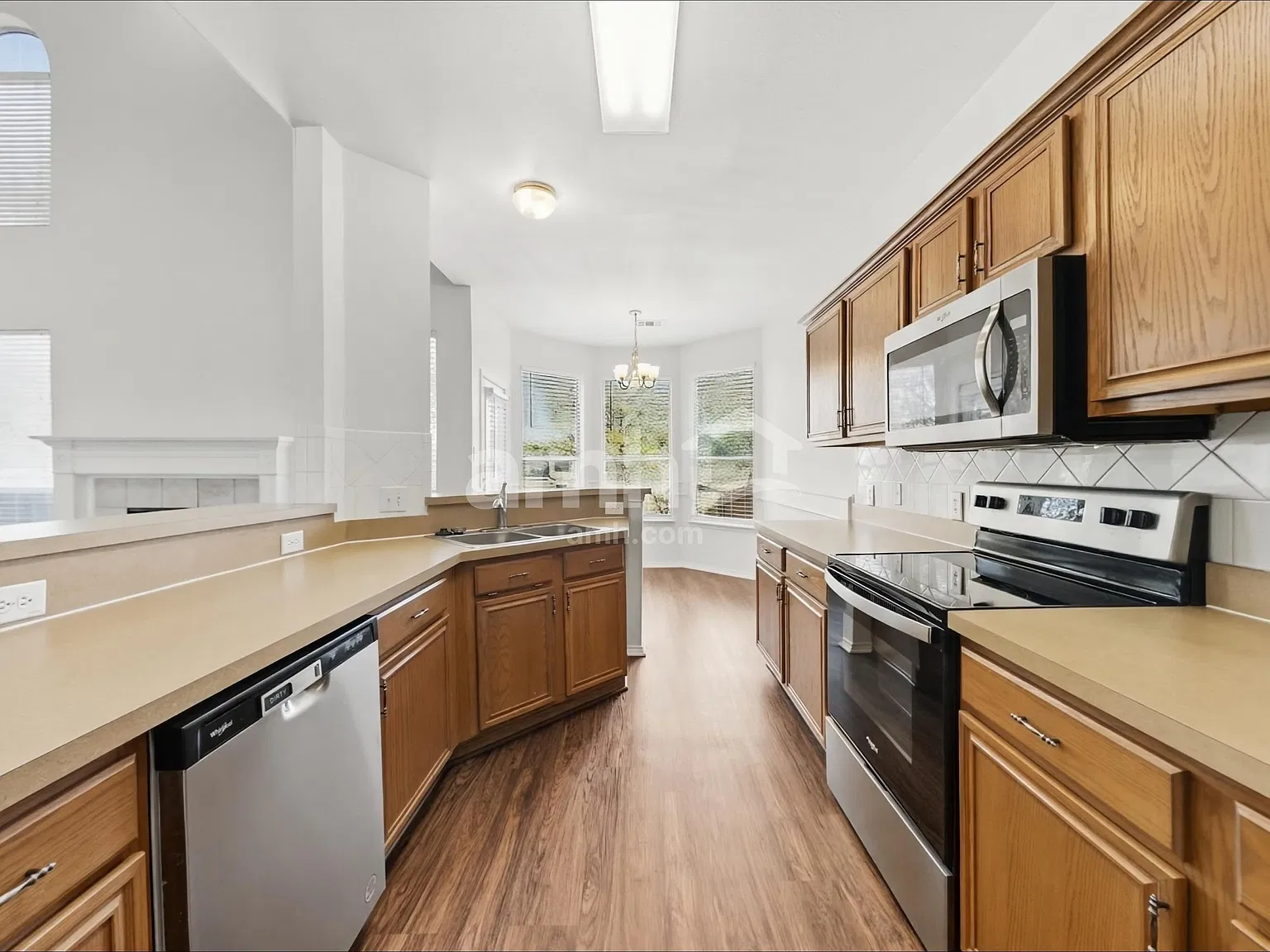 4 bed, 2.0 bath, 2604 sqft, $2,520 — Photo 3