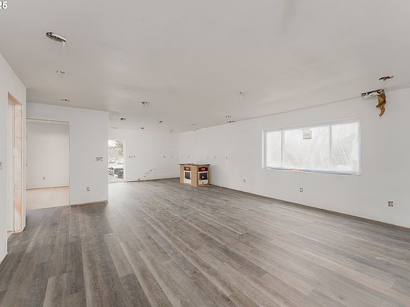 4th image of 248 SE Pitzer St