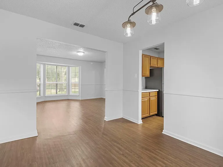 2313 Longmeadow St — Photo 10