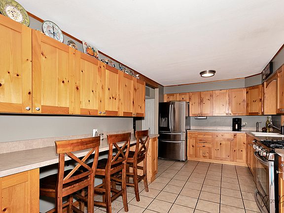 3rd image of 16086 W Arlington Dr