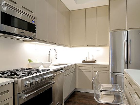 4th image of 252 7th Ave APT 7N