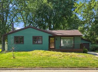 905 Paradise Dr, Washington, IA 52353
