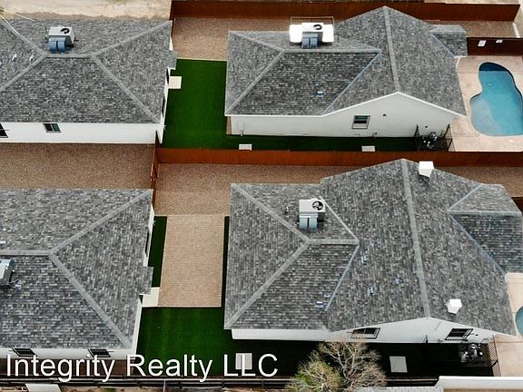 2nd image of 1121 E 8th St #6634147