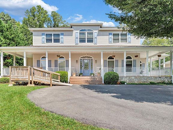 4th image of 207 Shedd Ln