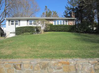33 Livingston Ave, Valhalla, NY 10595