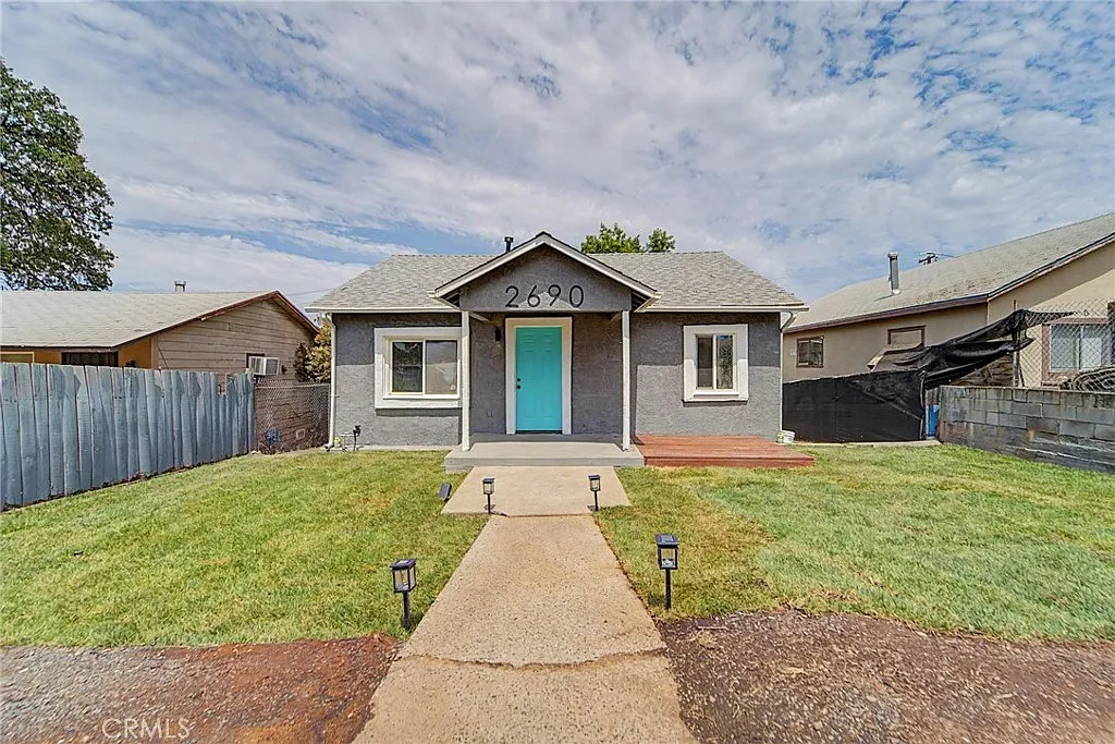 3 bed, 1000 sqft, $2,100 — Photo 1