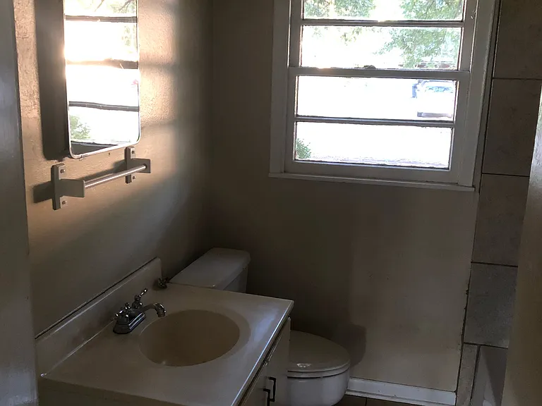 1525 Debra St — Photo 11