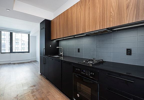 3rd image of 411 35th St #4B