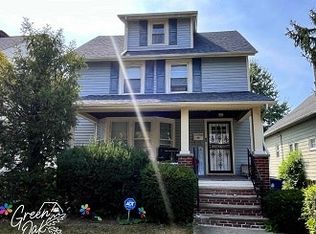 1052 Quilliams Rd, Cleveland Heights, OH 44121