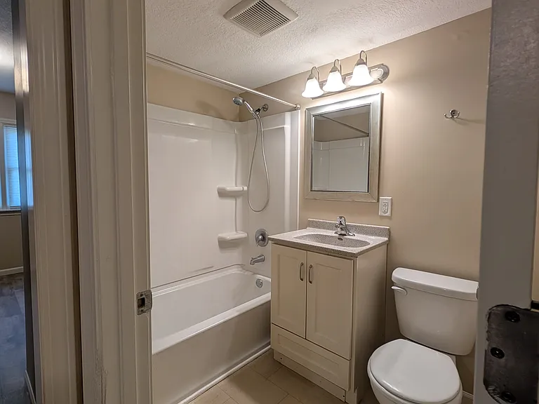216 W 8th Ave #2 — Photo 16