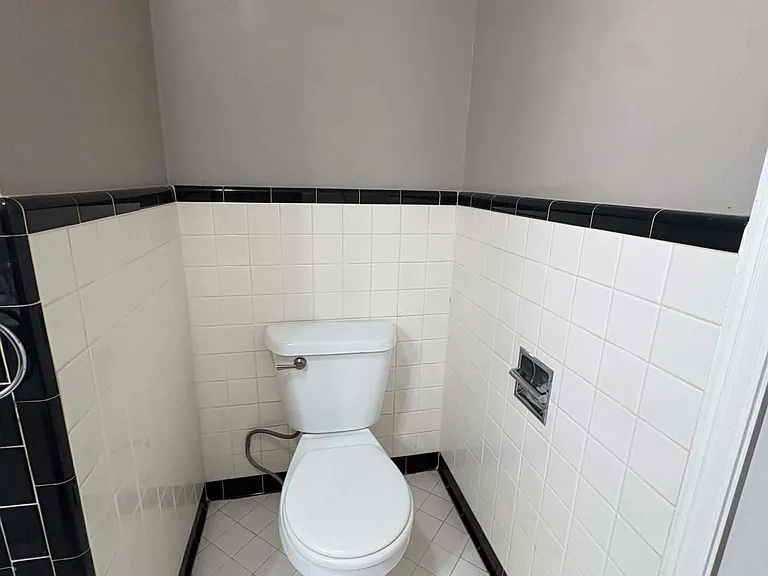 2421 S Boston Ave — Photo 36