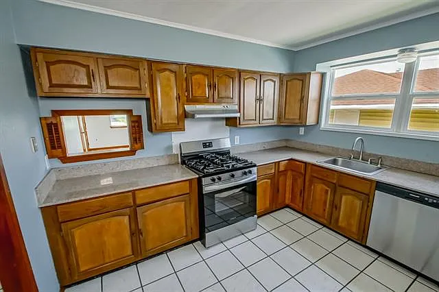429 Olive Ave — Photo 12