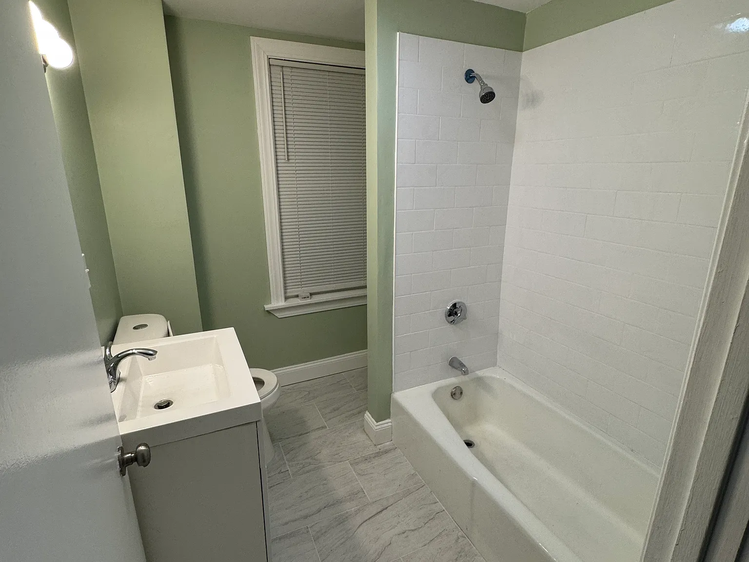 2 bed, 900 sqft, $1,700 — Photo 2