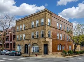 2501 N Southport Ave