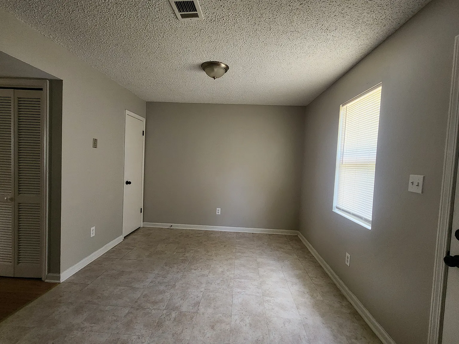 2 bed, 1.5 bath, 1107 sqft, $1,600 — Photo 3