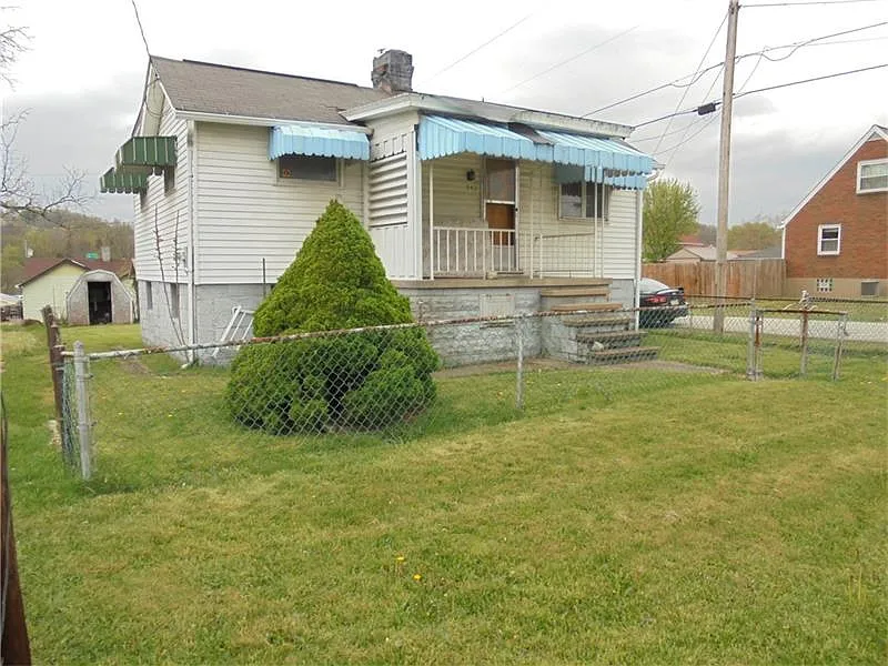 943 Brown St photo 1