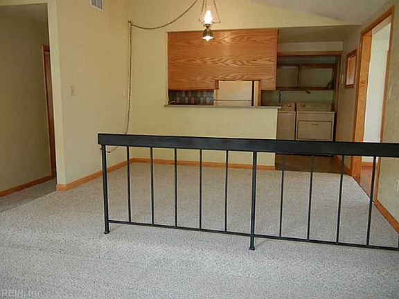 5th image of 3533 Daisy Cres