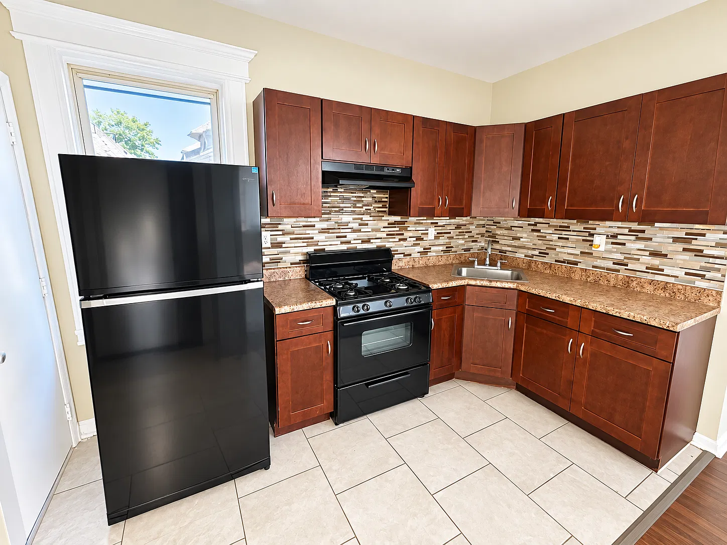 3 bed, 1.5 bath, 1200 sqft, $1,995 — Photo 1