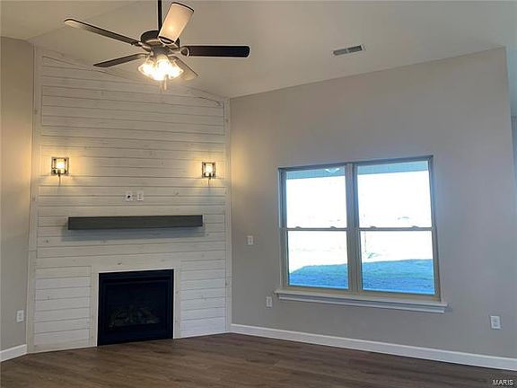 5th image of 2458 Jane Cir