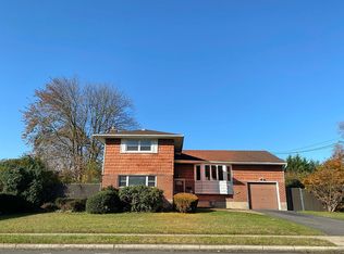 194 Homer Ave, Deer Park, NY 11729