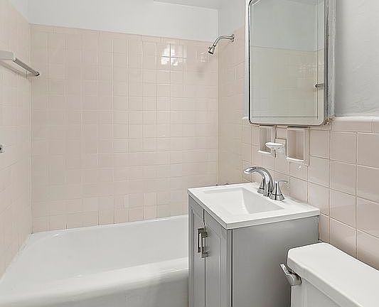 5th image of 110 E 36th St APT 4C