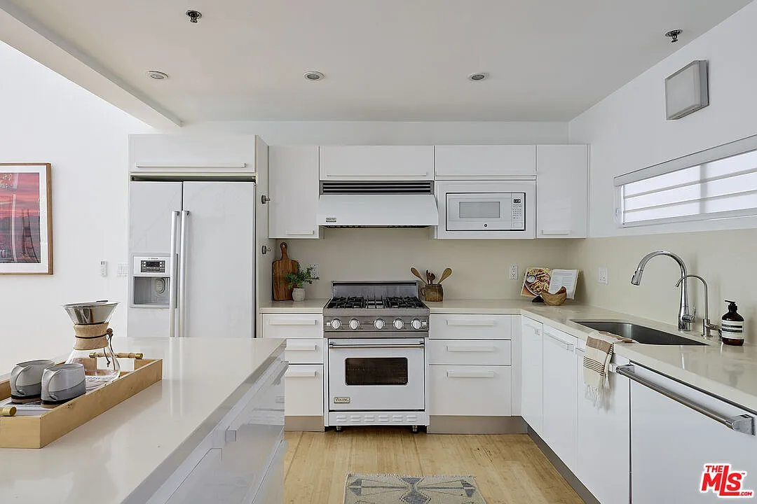 2 bed, 2.0 bath, 1690 sqft, $5,650 — Photo 4