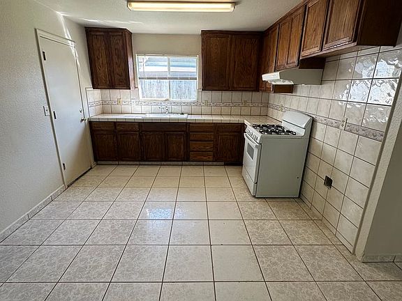 2nd image of 1151 Almador Ter